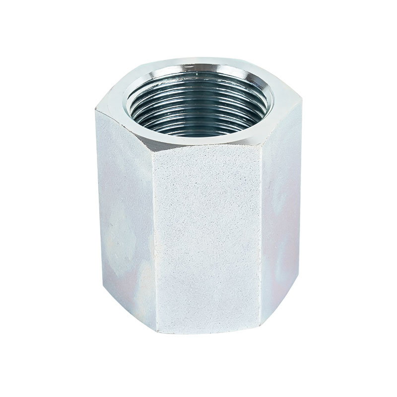 Er det risiko for aldring, overoppheting eller skade på adapterbeslag under langvarig bruk?